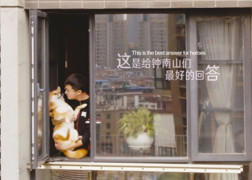 陈坤、周迅旁白：公益短片《阳台里的武汉》