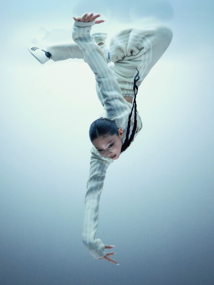 adidas 和 JENNIE 来一场即兴芭蕾