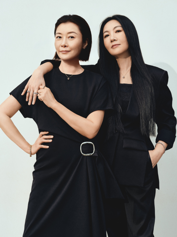 Tiffany 在七夕玩「爱的石头剪刀布」