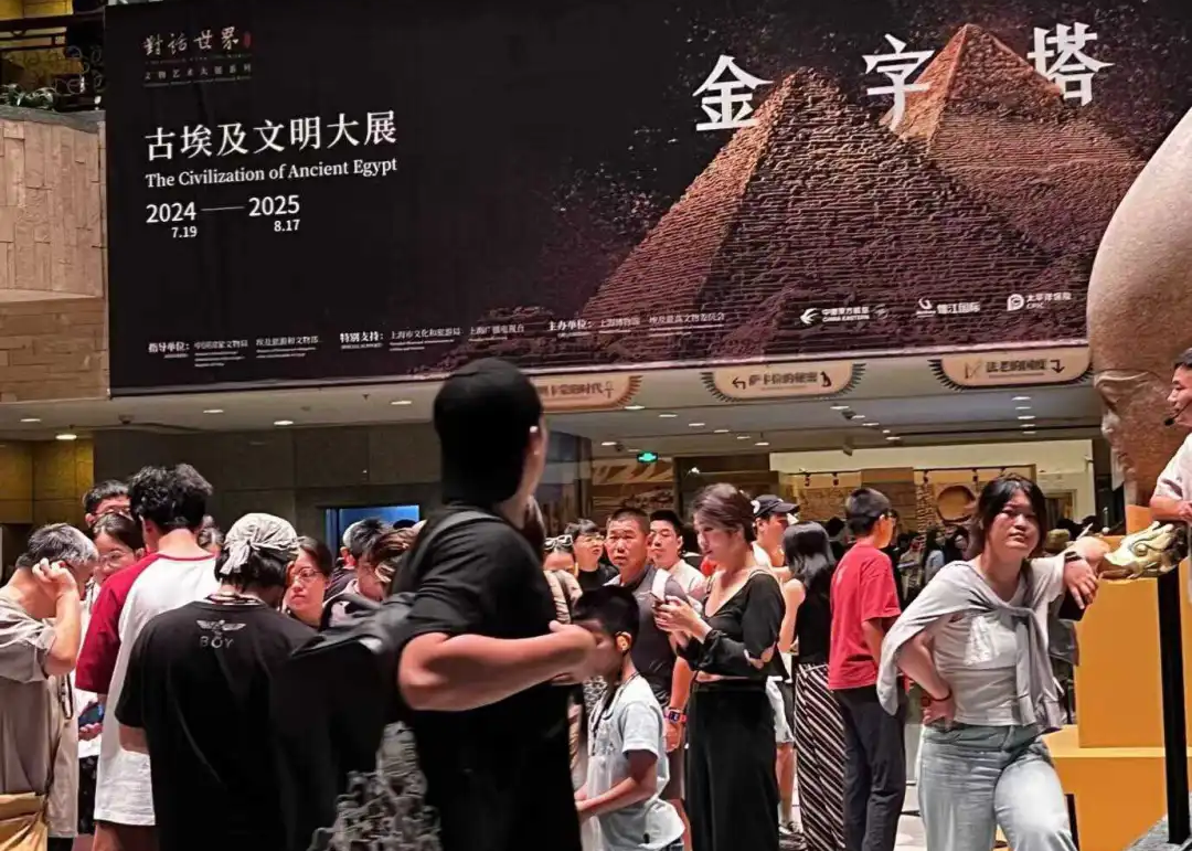 上海高精力牛马半夜3点排队进博物馆约会？法老都得加班的上博埃及展一年赚了7个亿