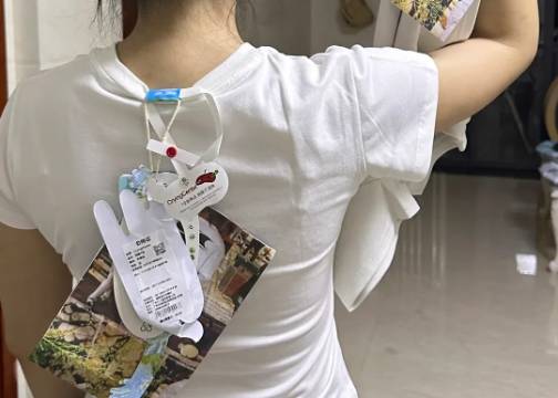 女装越做越小但吊牌比脸都大，商家为防「穿过再退货」快把拆吊牌难度整成拆弹了