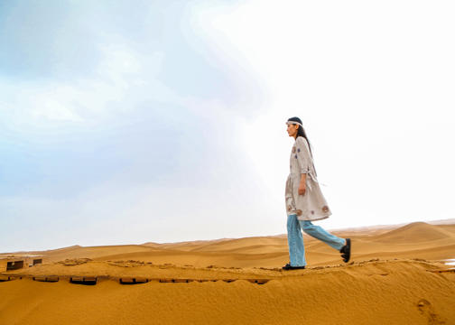 孤独秀场|沙漠邮局在沙漠“无人区”搞了场硬核时尚大秀