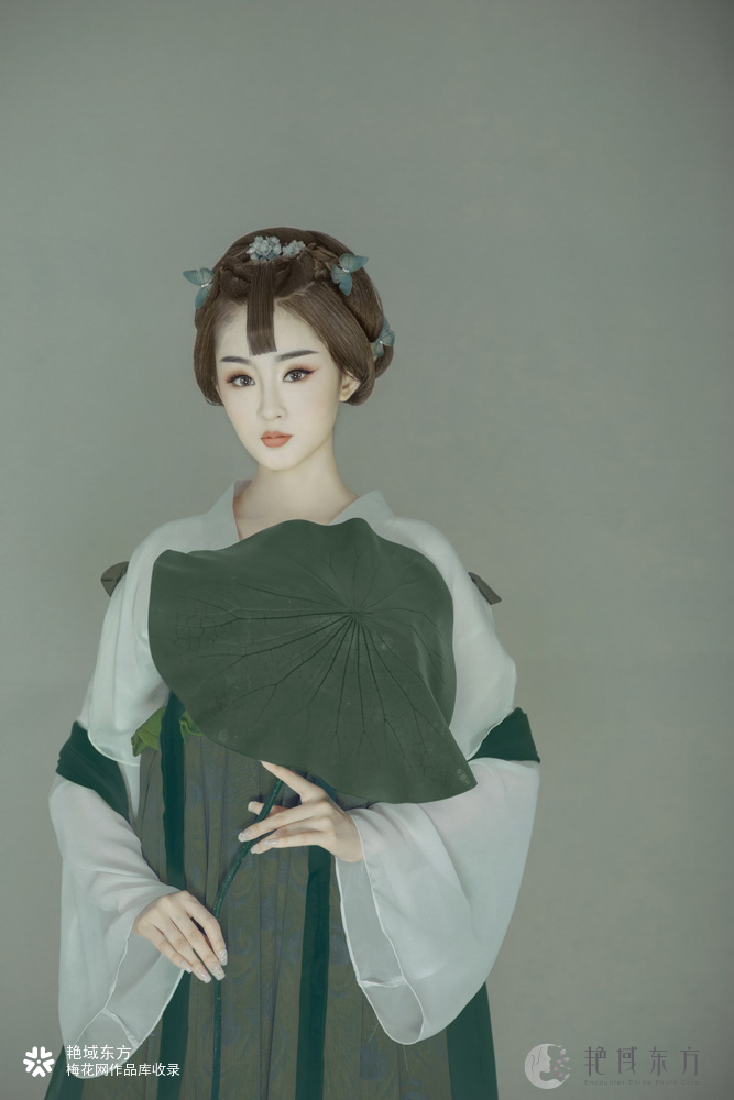 艳域东方|烟水意，少女与荷叶共舞之美