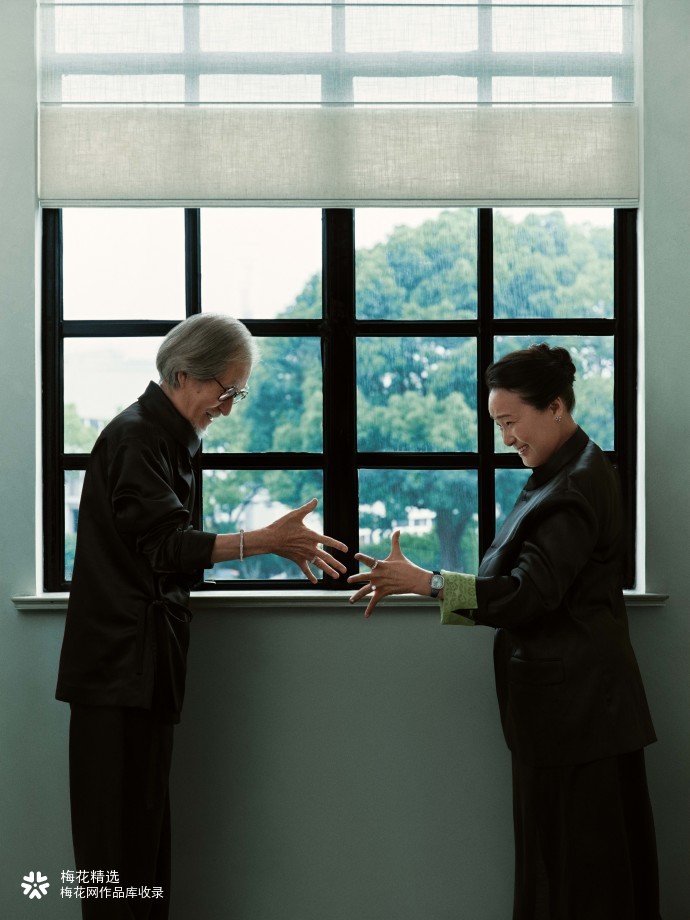 Tiffany 在七夕玩「爱的石头剪刀布」