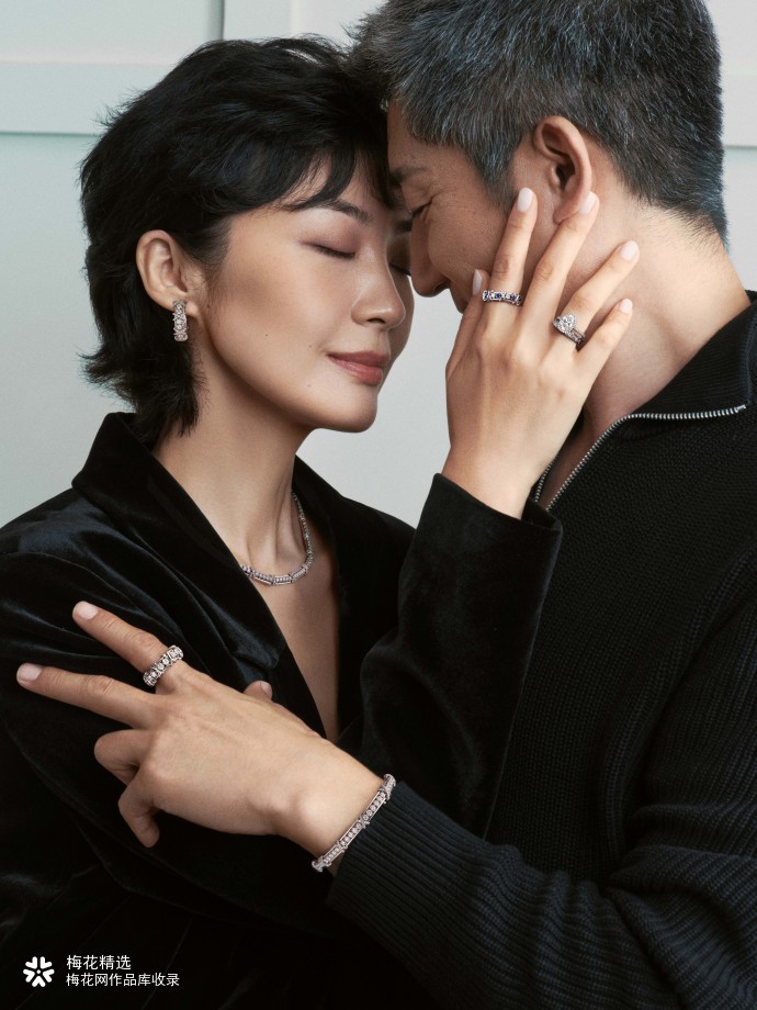 Tiffany 在七夕玩「爱的石头剪刀布」