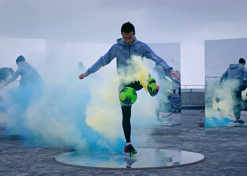 adidas个人定制服务宣传片之花式足球《陈亚光》