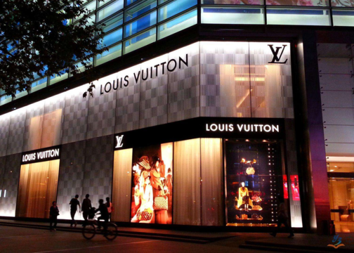 LV在小红书直播，Gucci拍抖音…2020年，奢侈品变Low了吗？