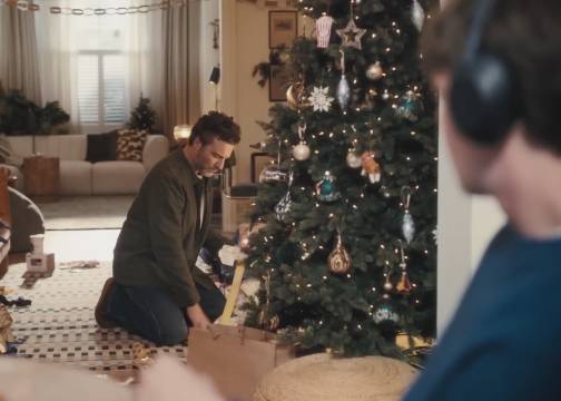 John Lewis 2025 圣诞影片：那些说不出口的情感，让礼物来传递把