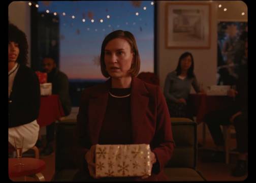 脸书圣诞影片：每个人都能是最贴心的圣诞老人