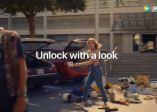 苹果最新广告片《Unlock》，望一眼就解锁