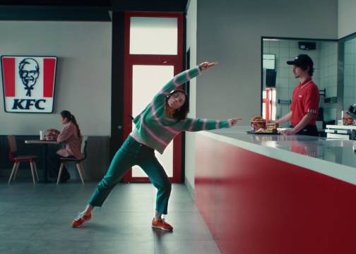 这个肯德基的龙珠联动广告，中二味太冲了！