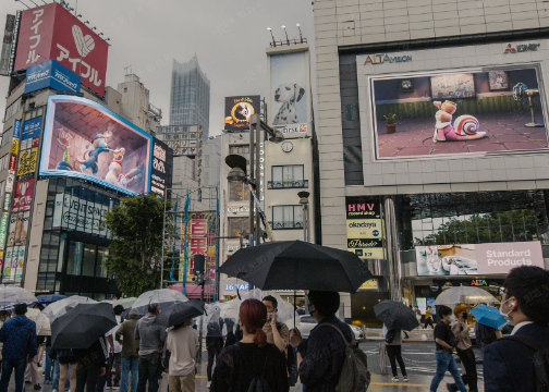 日本新宿双屏及周边创意联动，裸眼3D大屏秀