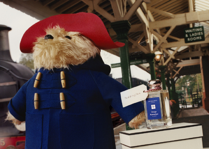 祖·玛珑携手帕丁顿熊，为旅程捎上一罐「橘子果酱」