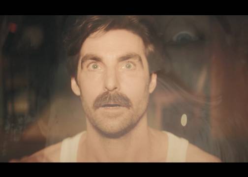 雪铁龙拍了个放飞的“”梦游”广告