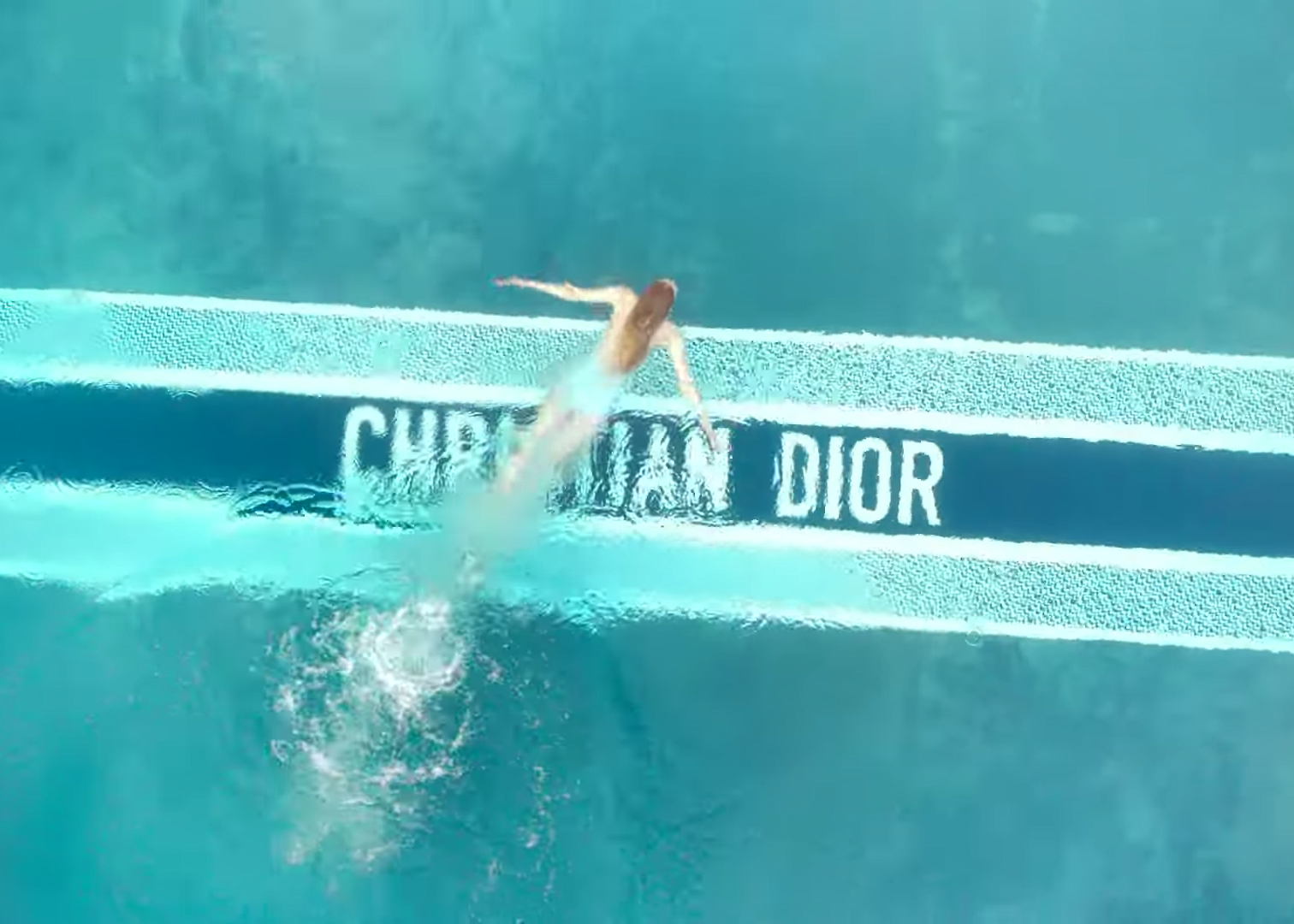 Dior夏日影片：追逐阳光