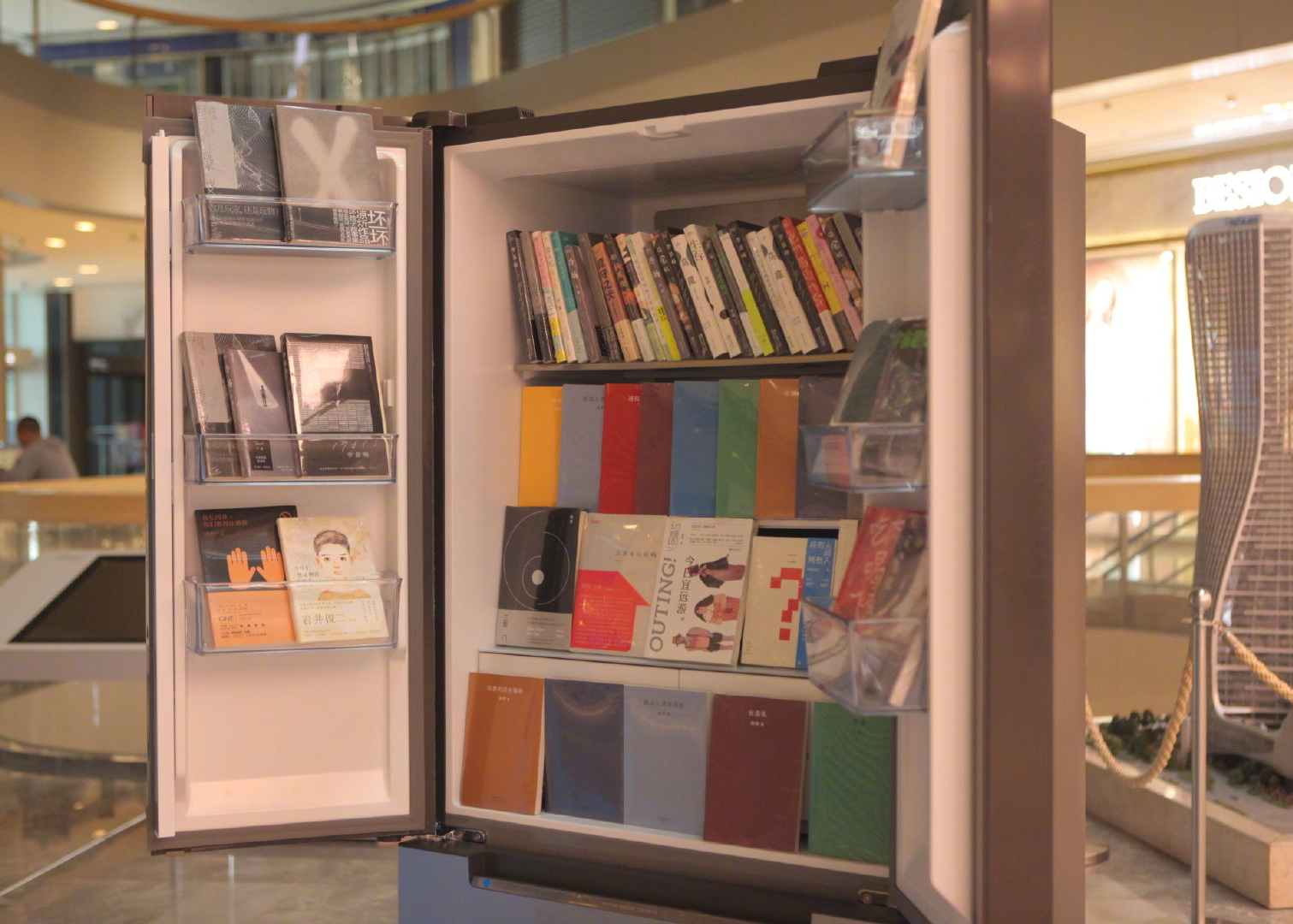 ONE×美的冰箱：我们准备了10000本书，冻在北上杭书店冰箱里