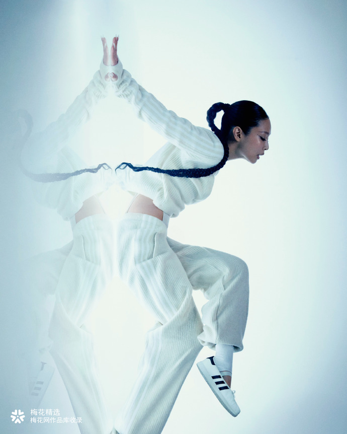 adidas 和 JENNIE 来一场即兴芭蕾