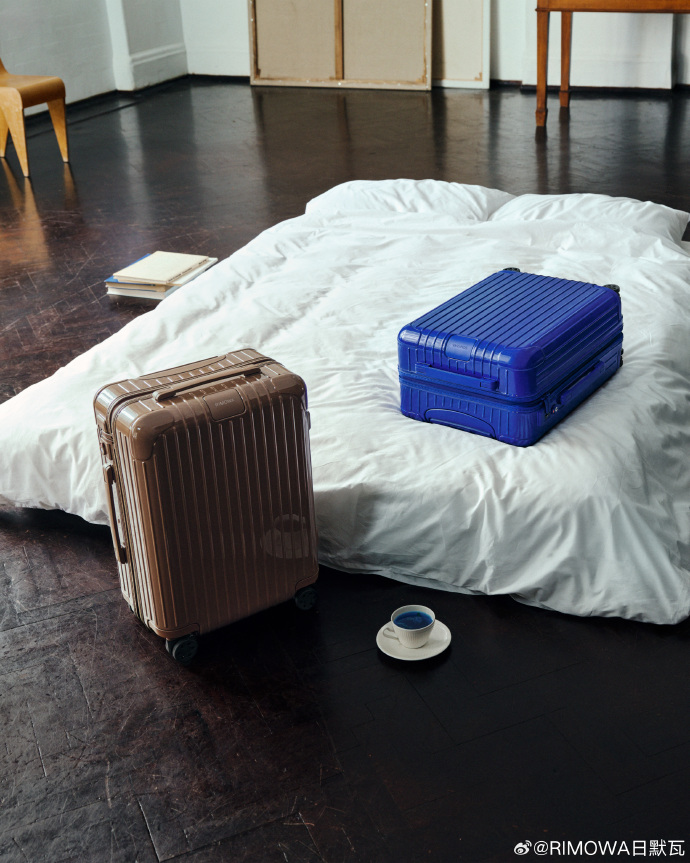 RIMOWA x Joe Alwyn：寻找那抹完美的蓝