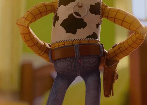 Levi’s的超级碗广告，聚焦背影后的传奇故事