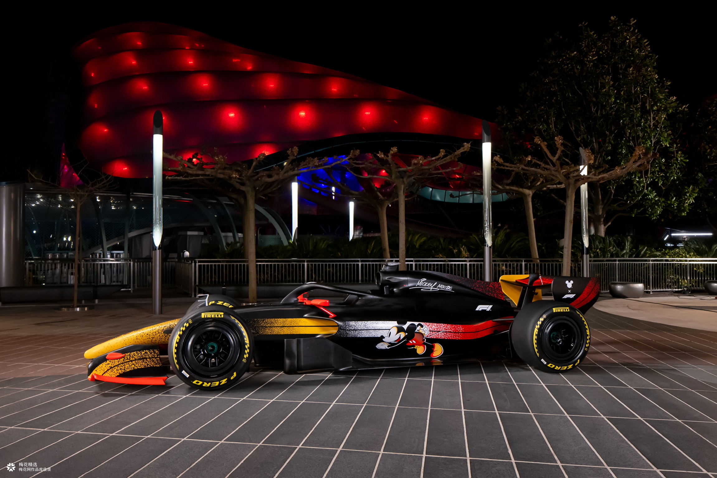 奇速全开，米奇米妮全新赛车主题形象亮相上海