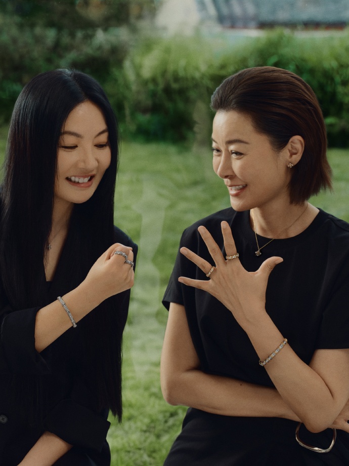 Tiffany 在七夕玩「爱的石头剪刀布」
