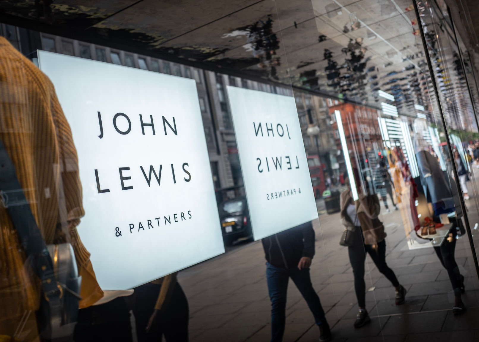 你被 John Lewis 圣诞广告骗了，爆款背后的“真相”其实是…