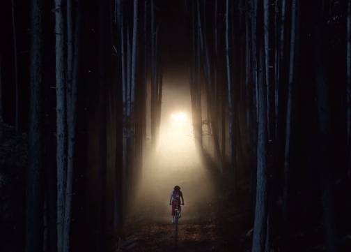 肯德基 x《怪奇物语5》：为了给你送炸鸡，KFC员工勇闯颠倒世界！