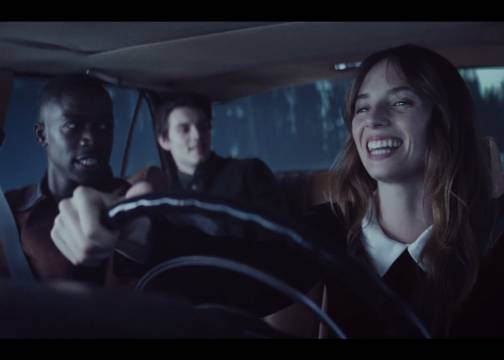 Prada圣诞影片：穿越皑皑雪景，抵达冬日奇境