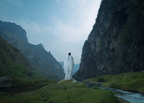 霸王茶姬「醒时春山」回归，邀你与春同醒！