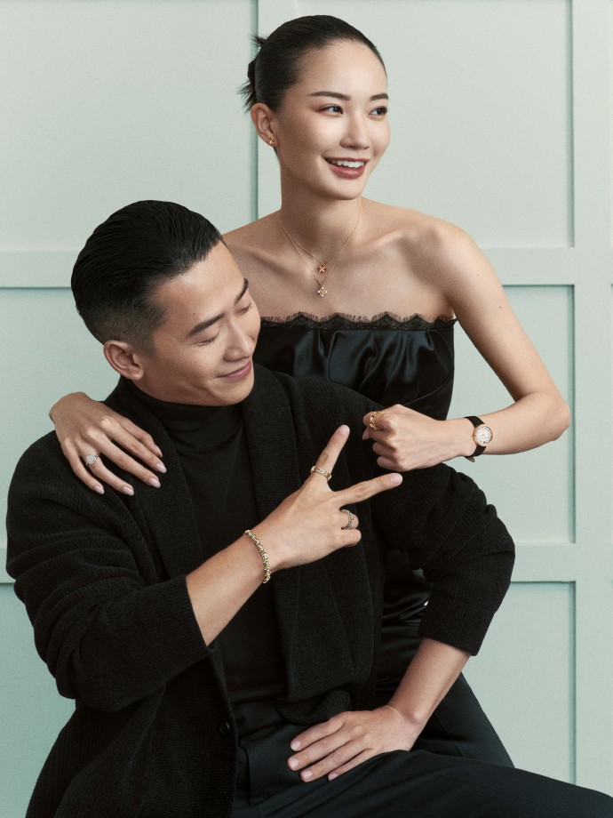 Tiffany 在七夕玩「爱的石头剪刀布」