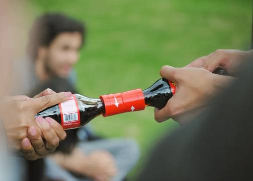 可口可乐，用瓶盖帮大学新生“破冰”交友