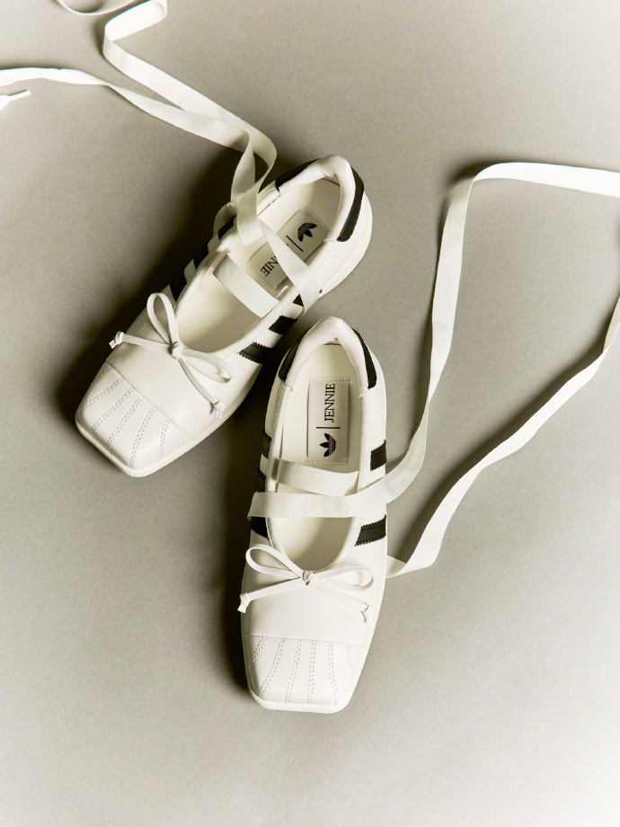adidas 和 JENNIE 来一场即兴芭蕾