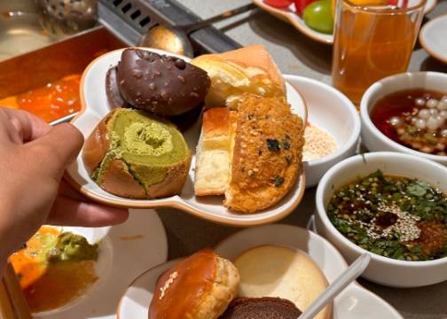 “进海底捞花11元小料费畅吃好利来”，打工人不吃火锅直接把小料当正餐了？