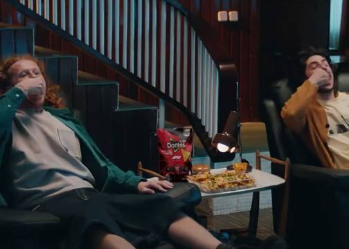 Doritos：用F1赛车进站的2秒能做什么？