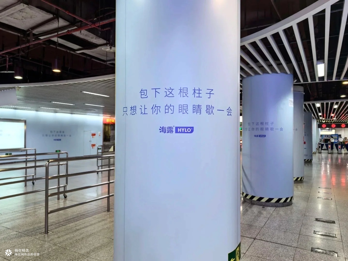 这个户外广告，用留白治愈通勤路上的打工人