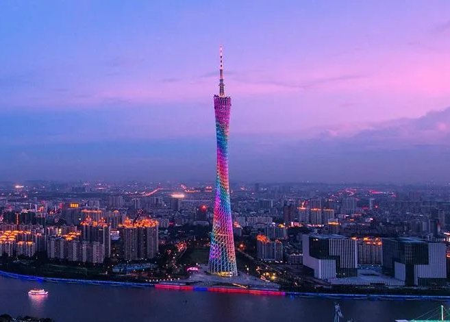 广州塔“倒了”？湖北一景观桥“撞脸”小蛮腰，引全网热议！当地回应：相似但没抄袭！