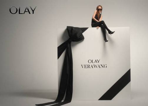 OLAY 联名 VERA WANG：把黑缎蝴蝶结融入自己爱的献礼