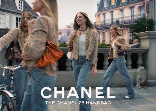 Margot Robbie“分身”演绎香奈儿25手袋广告大片