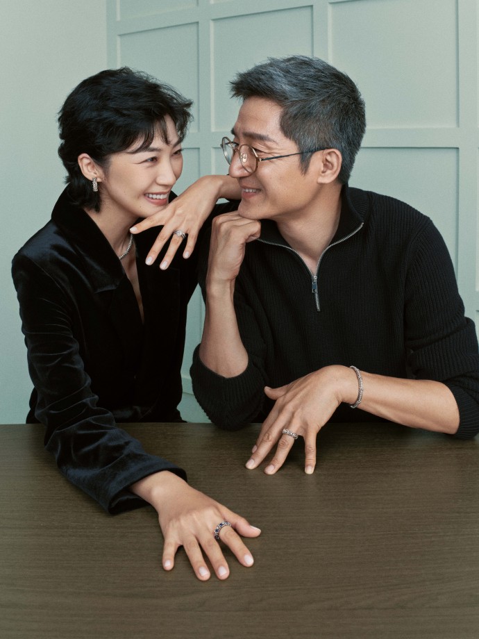 Tiffany 在七夕玩「爱的石头剪刀布」