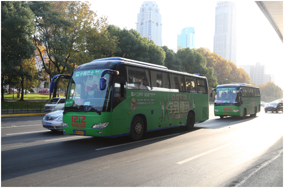 沪江网校12.12学习趴户外广告