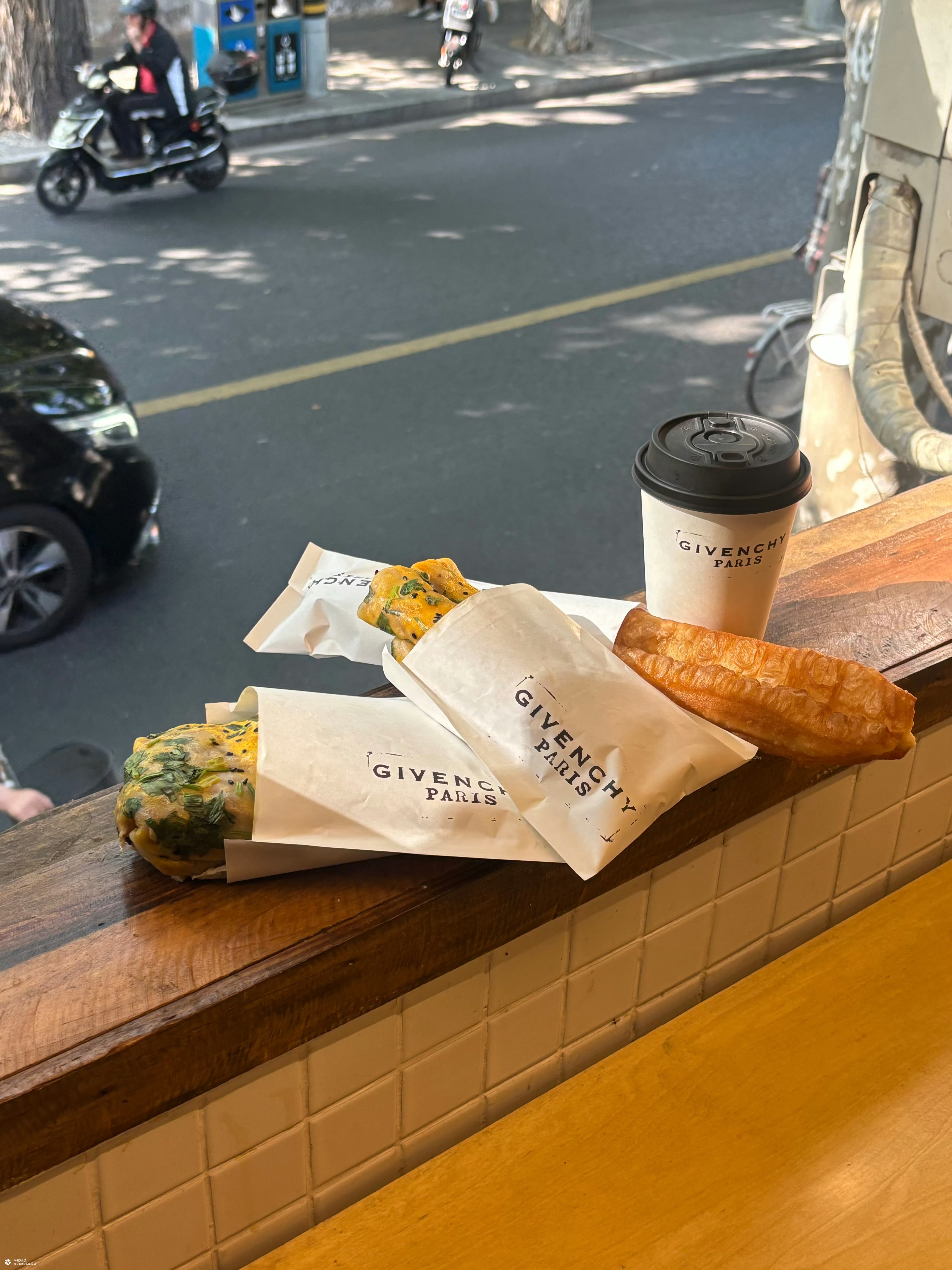 纪梵希在上海卖早餐了？